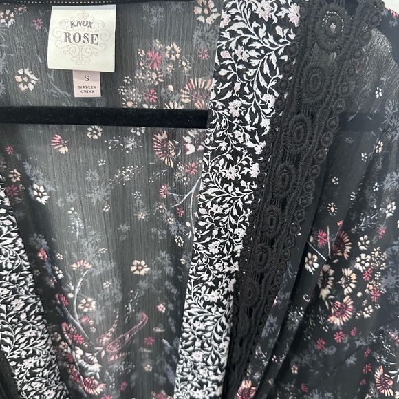 Knox Rose Black Lace Robe with Sheer Floral Design - Picture 3 of 7